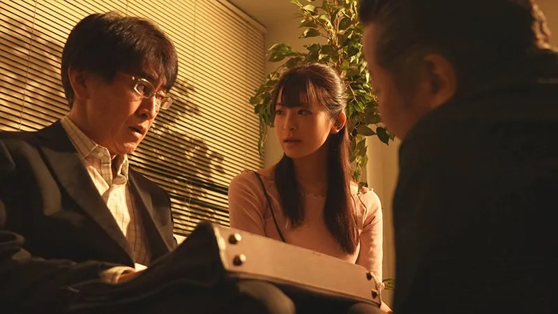 Anh xã vay nợ dân xã hội đen, vợ phải bán thân để trả nợ