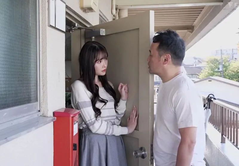 Người đẹp arina bị gã biến thái cạnh bên bắt cóc làm nô lệ khi chồng yêu đã đi làm