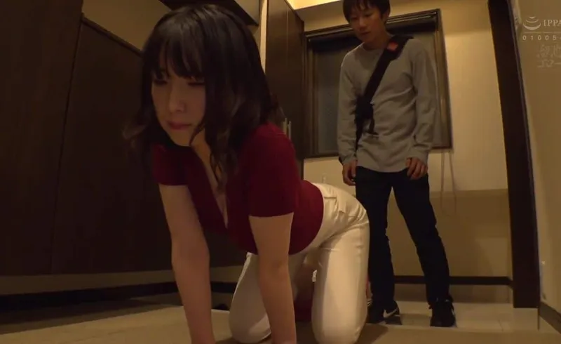 Cô nàng cạnh nhà thiếu thốn và cậu học sinh trúng độc đắc cạnh bên