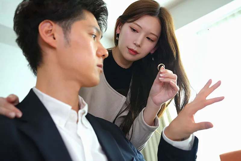 Bà xã đi đi chơi, gã chồng ở nhà bị nhỏ em người vợ gạ phang không trượt phát nào