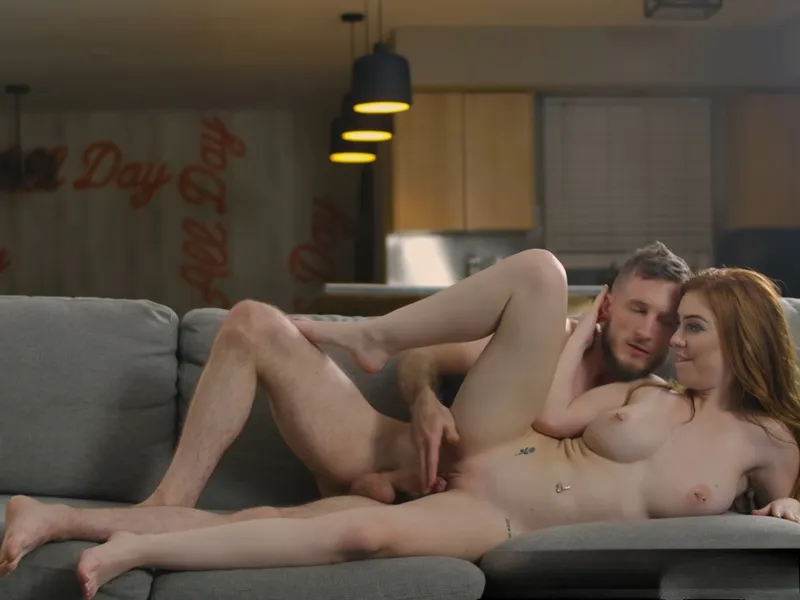 đang tăng ca mà ghệ cứ dùng bướm lôi kéo tôi doggy cùng em